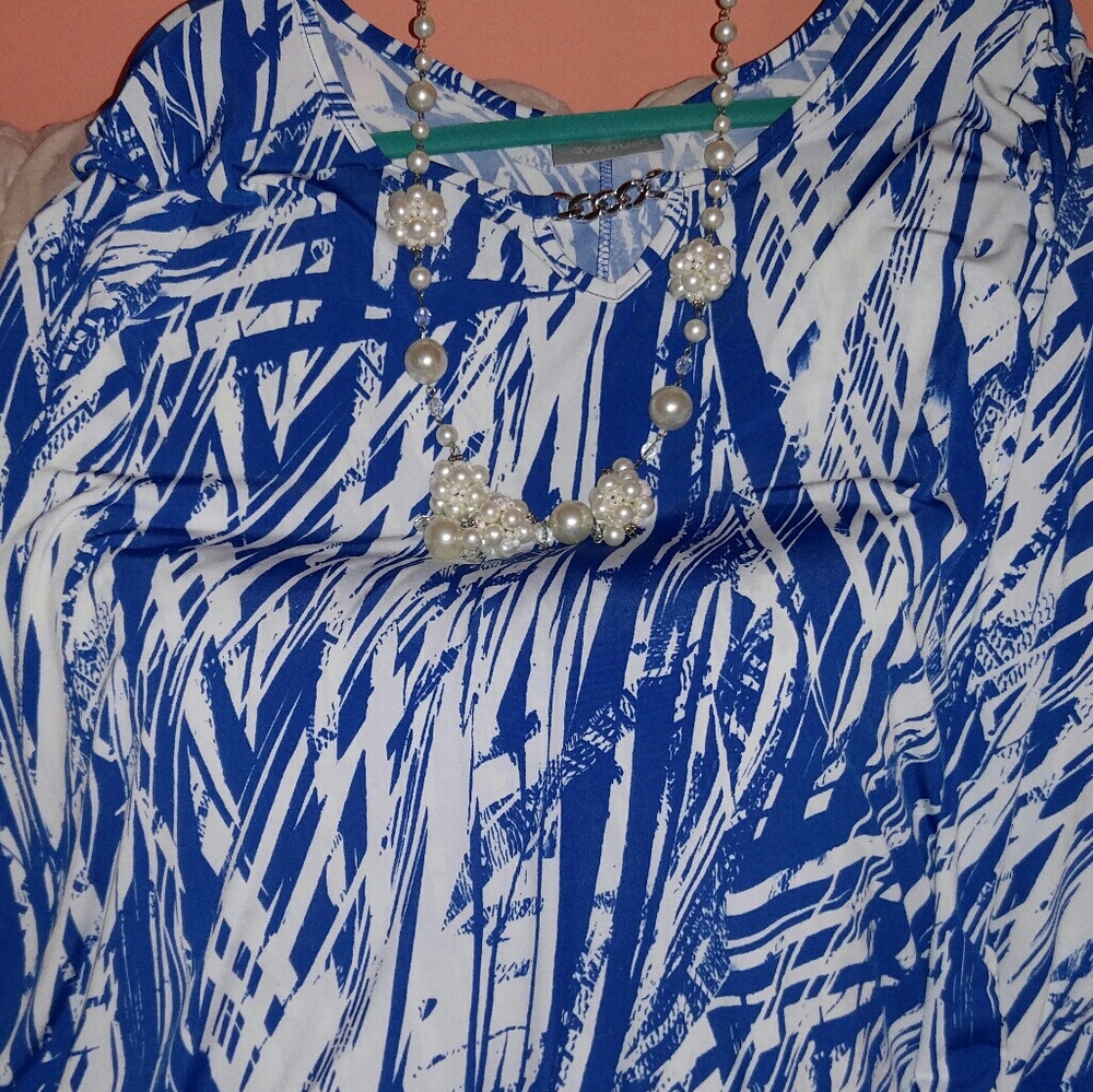 Avenue shark bite hem tunic size 30-32